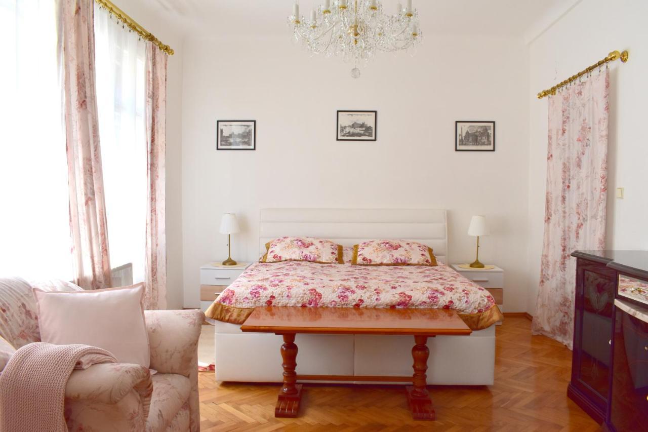 Old Town Konviktska - Bohemian Residence Praga Esterno foto